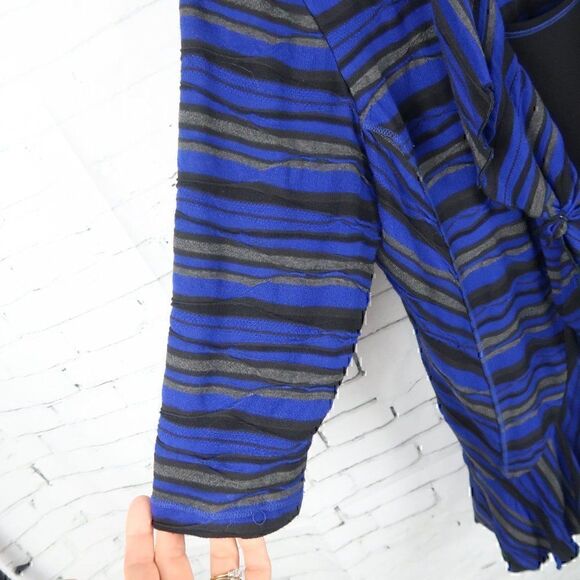 SOFT WORKS BLUE & BLACK STRIPE 3/4 SLEEVE RUFFLE FRONT WITH BUILT IN TOP SIZE L - Picture 6 of 9